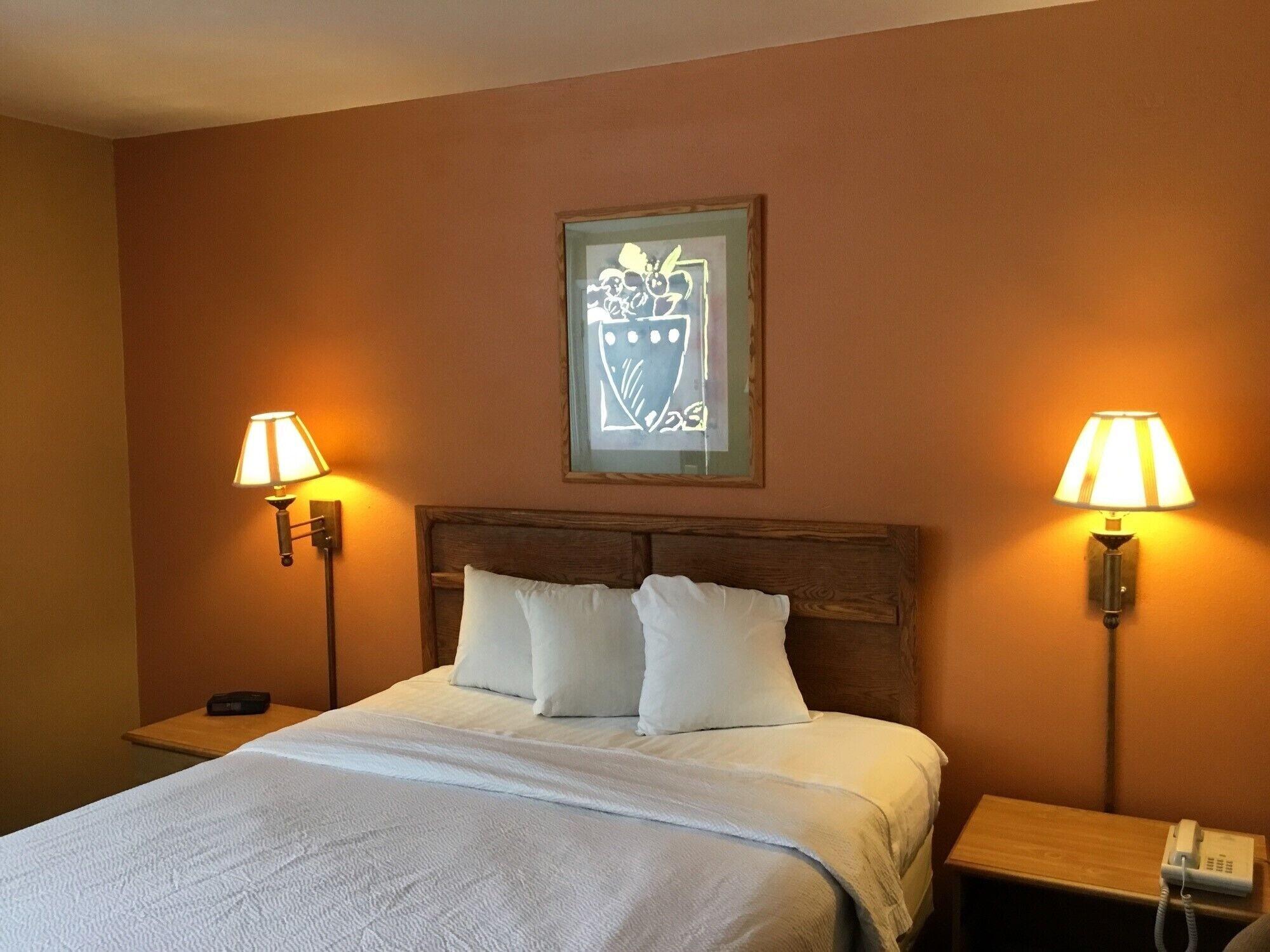 Days Inn By Wyndham Henrietta/Rochester Area Extérieur photo