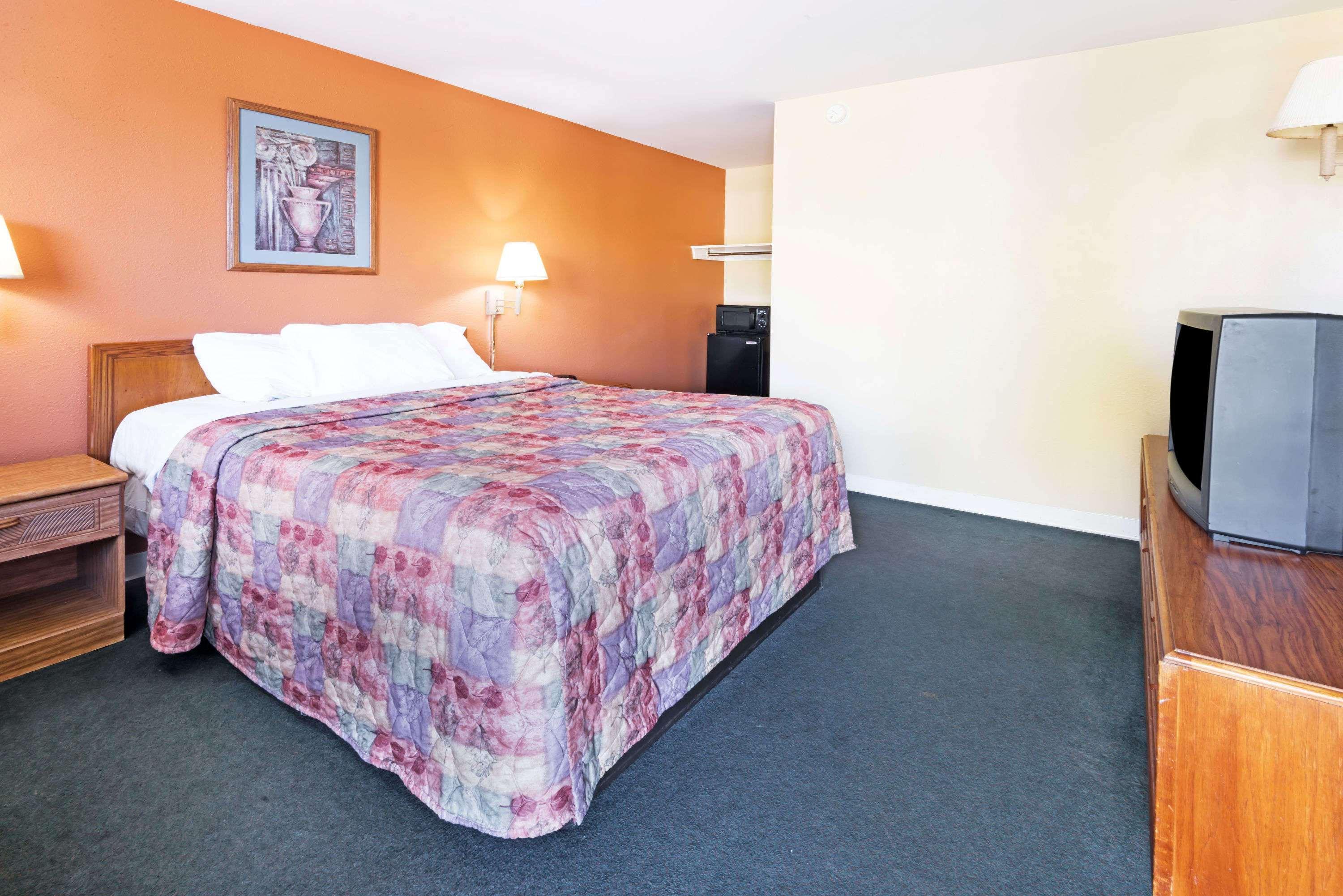 Days Inn By Wyndham Henrietta/Rochester Area Extérieur photo
