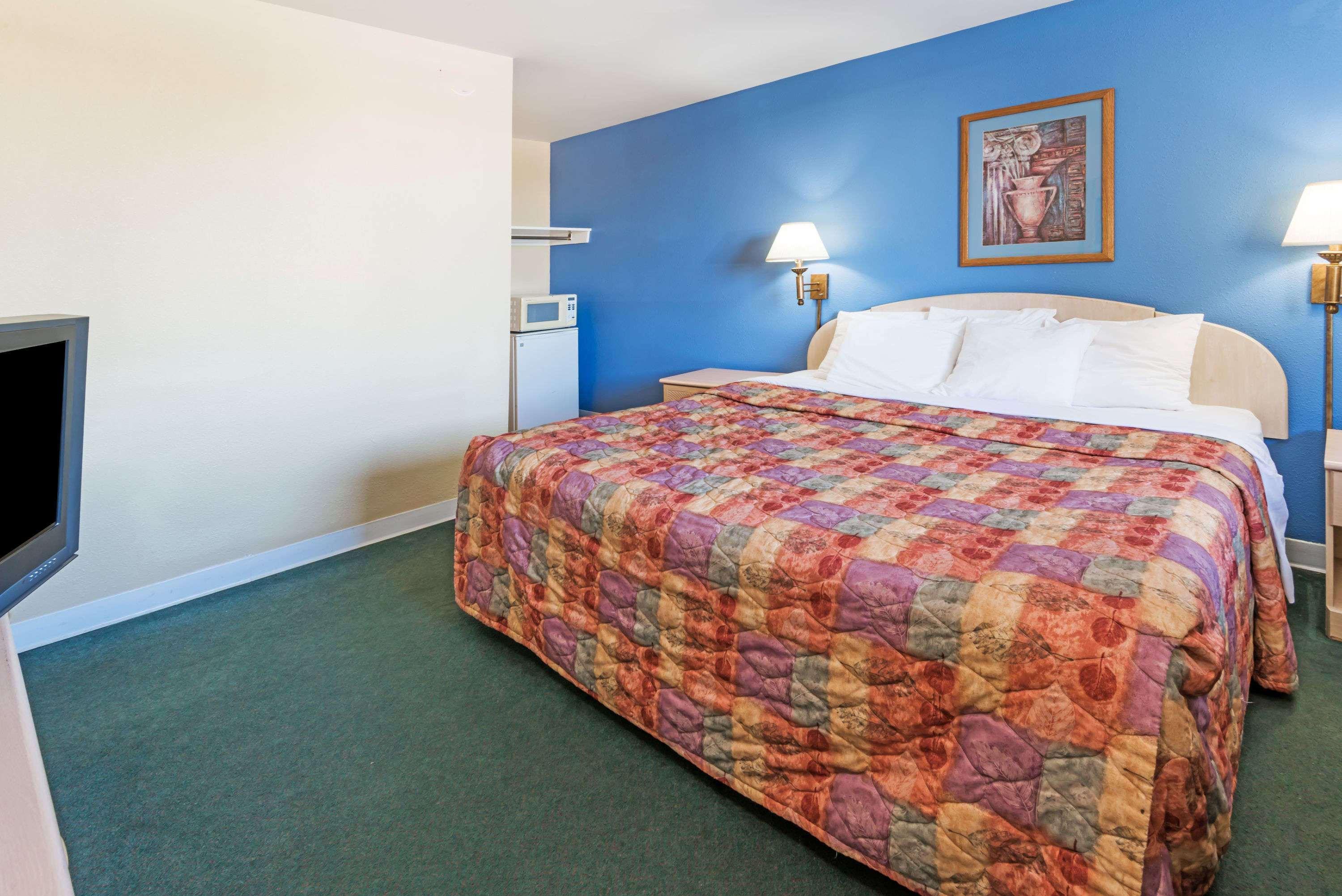 Days Inn By Wyndham Henrietta/Rochester Area Extérieur photo