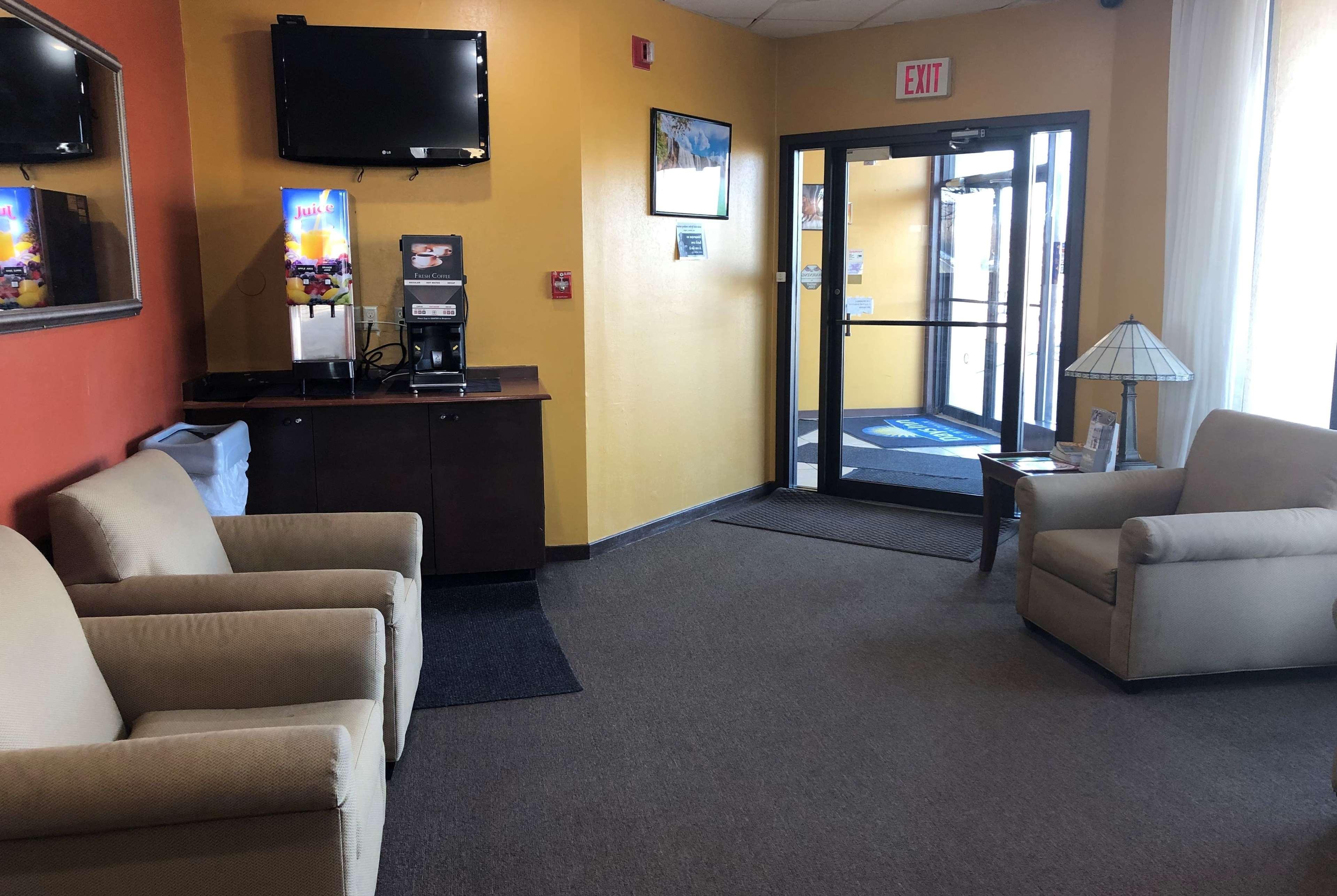 Days Inn By Wyndham Henrietta/Rochester Area Extérieur photo